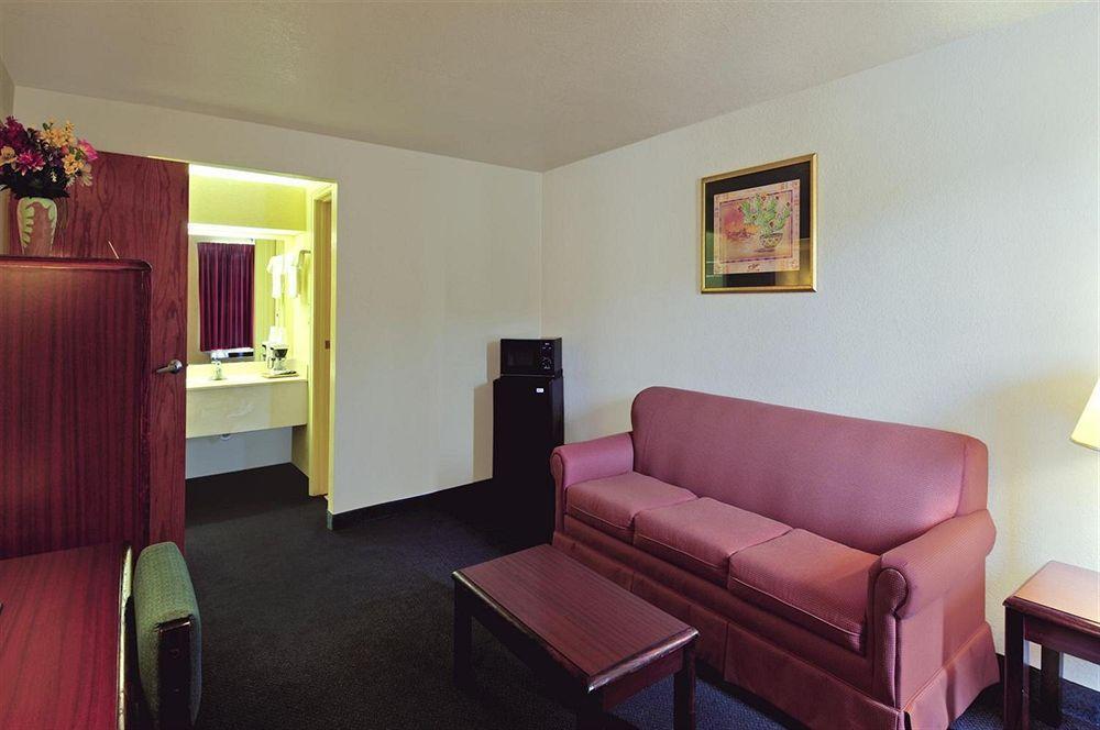 Red Roof Motel Hope