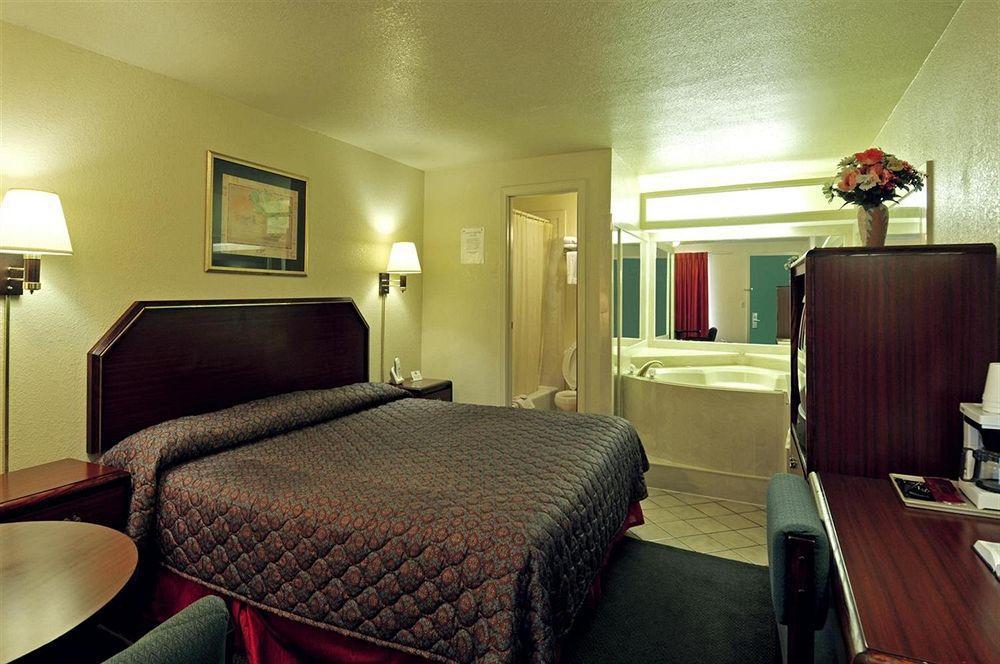 Red Roof Motel
