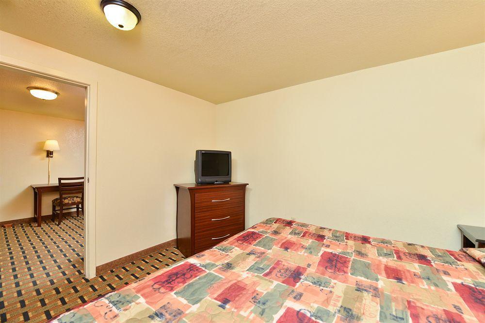 Motel Red Roof 2*