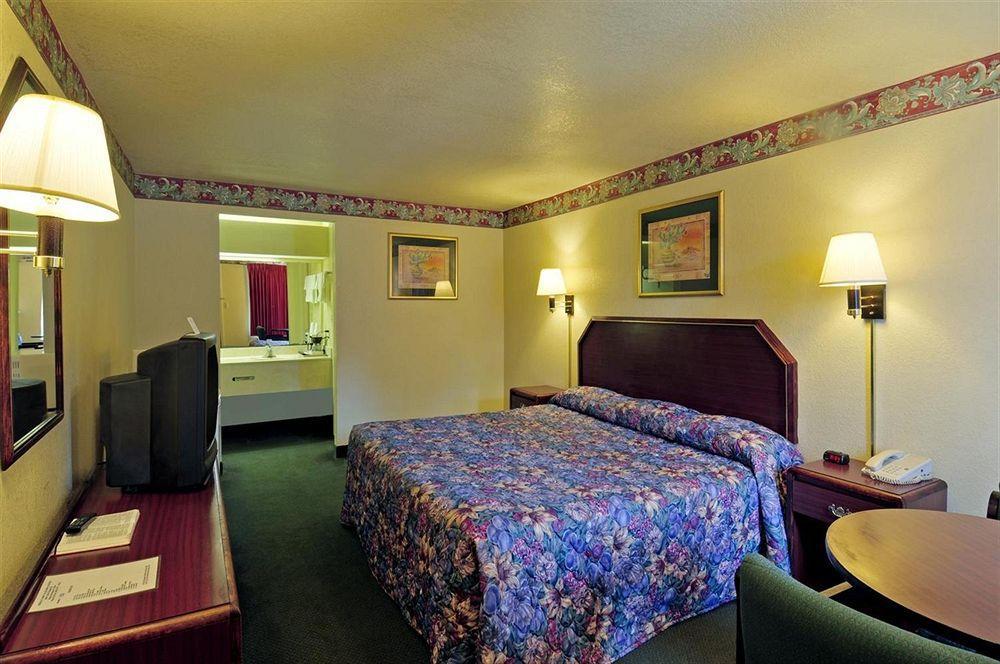 Red Roof Motel 2*